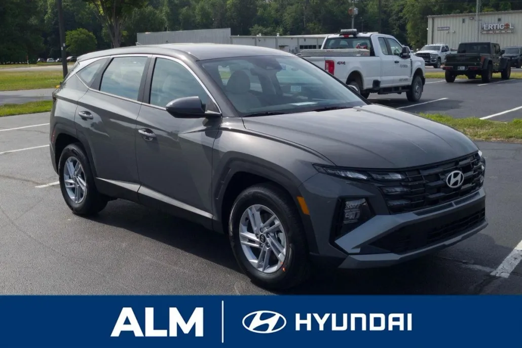 2025 Hyundai Tucson SE photo 1