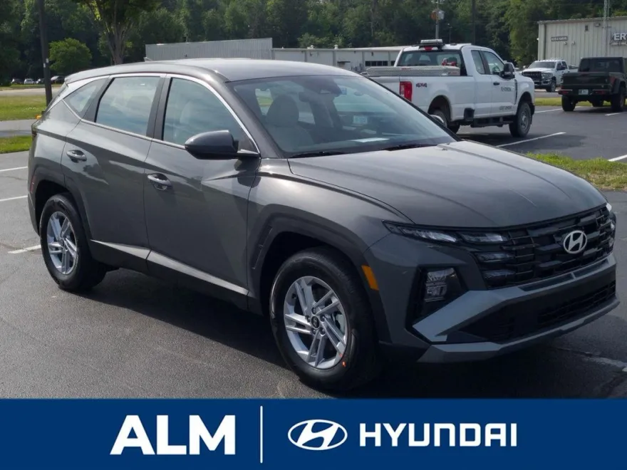 2025 Hyundai Tucson SE photo 1