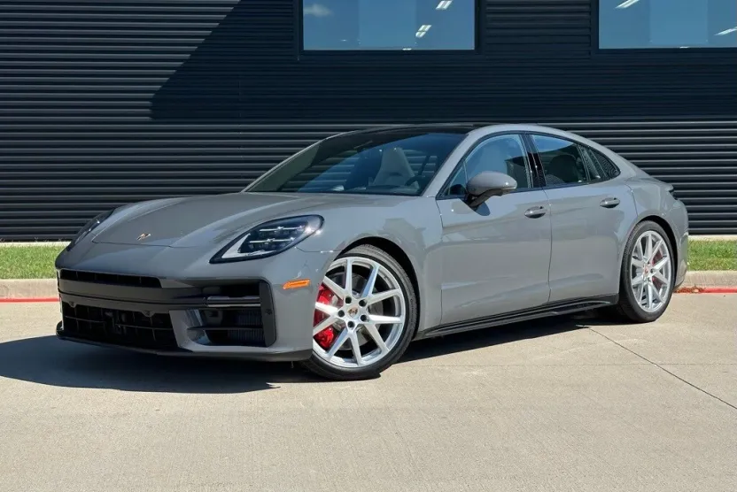 2026 Porsche Panamera GTS photo 1