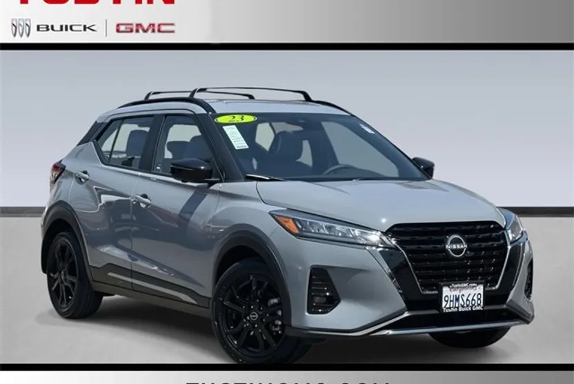 2023 Nissan Kicks SR photo 1