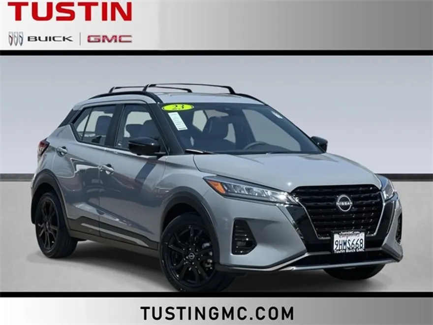2023 Nissan Kicks SR photo 1
