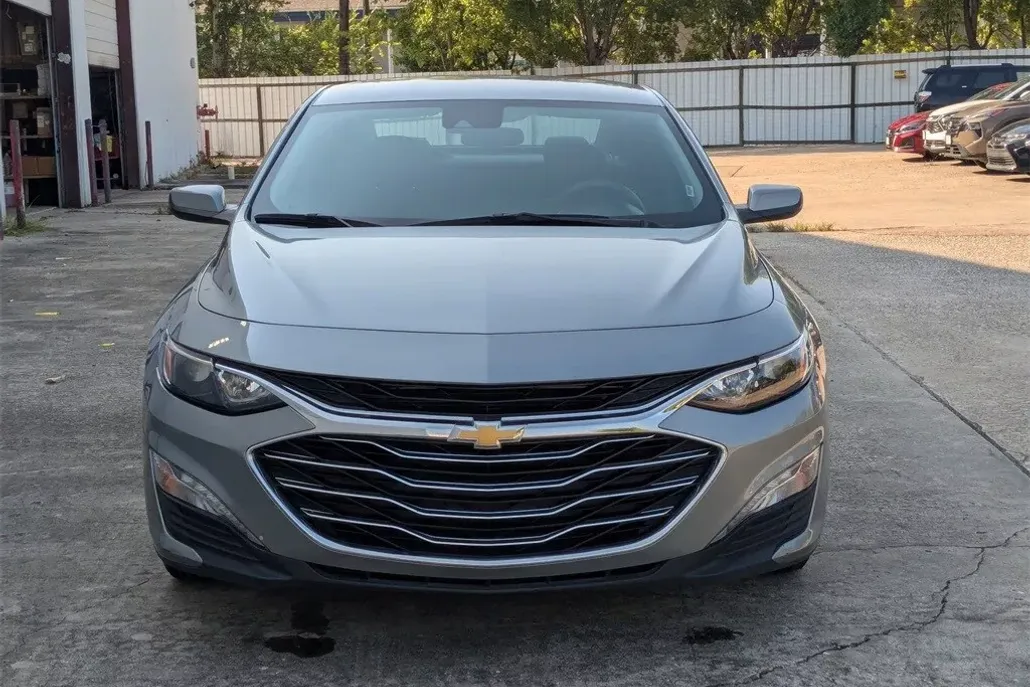 2024 Chevrolet Malibu 1LT photo 1