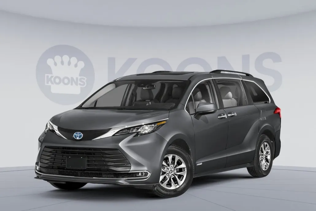 2025 Toyota Sienna XLE photo 1
