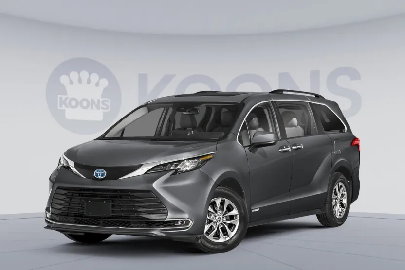 2025 Toyota Sienna XLE photo 1