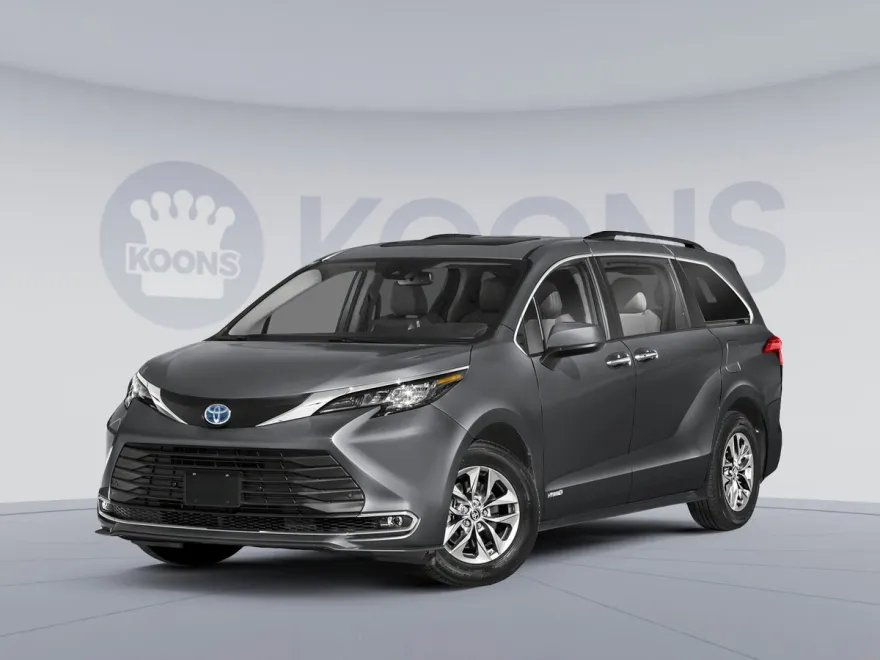 2025 Toyota Sienna XLE photo 1