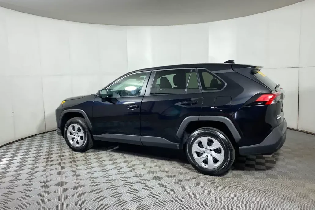 2024 Toyota RAV4 LE photo 1