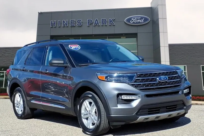 2022 Ford Explorer XLT photo 1