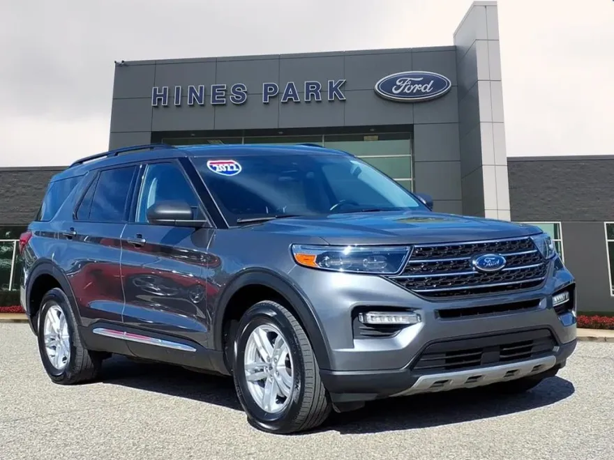 2022 Ford Explorer XLT photo 1
