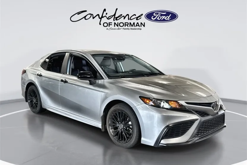 2021 Toyota Camry SE photo 1