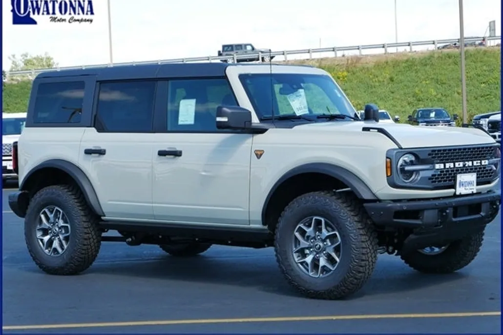 2025 Ford Bronco Badlands photo 1