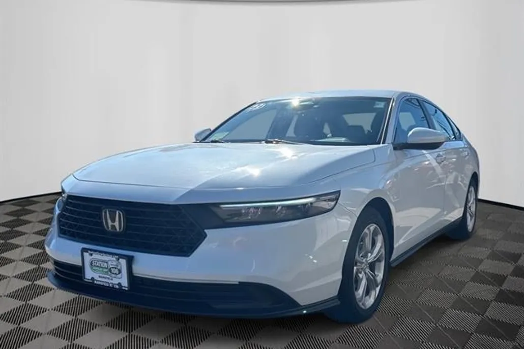 2023 Honda Accord LX photo 1