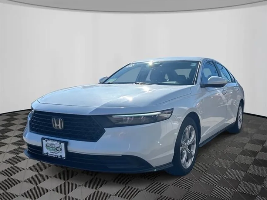 2023 Honda Accord LX photo 1