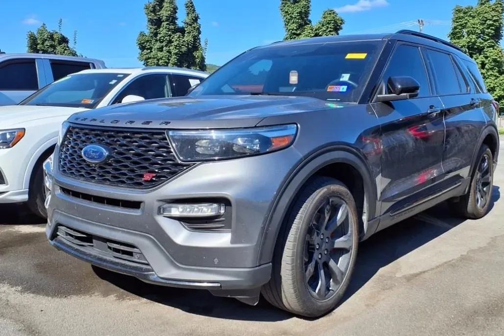 2023 Ford Explorer ST photo 1