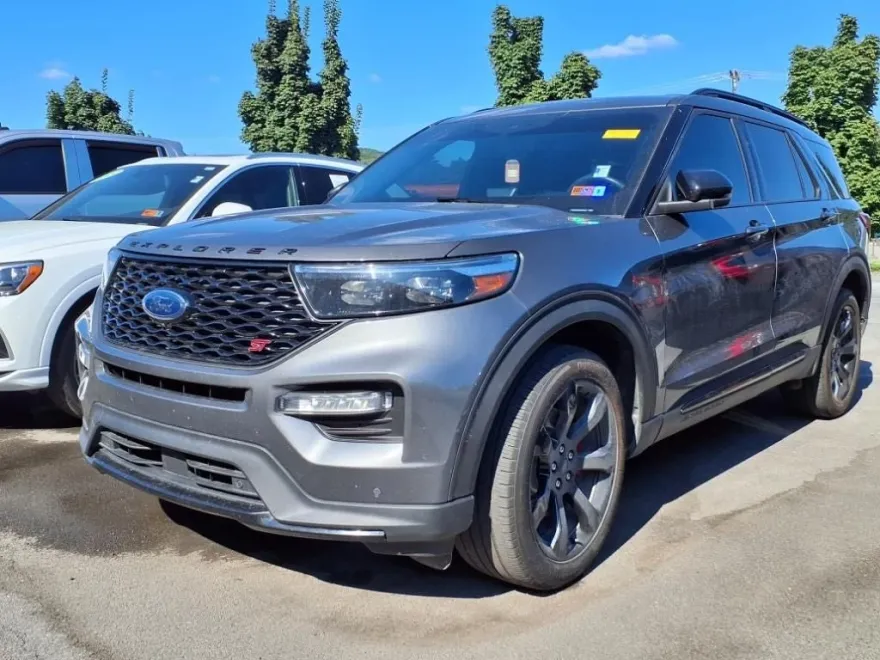 2023 Ford Explorer ST photo 1