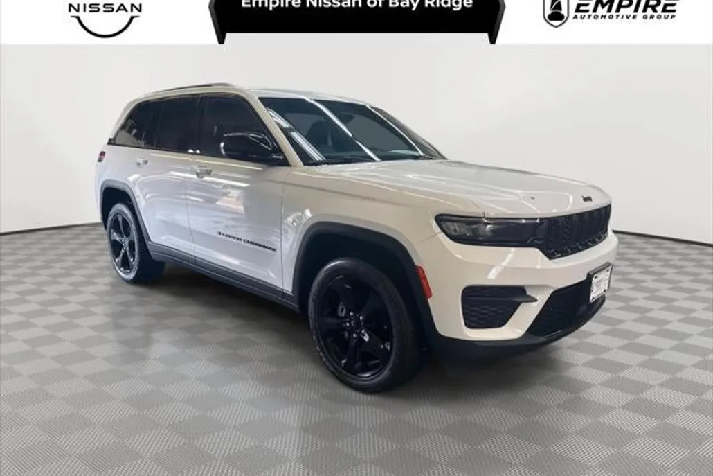 2023 Jeep Grand Cherokee Altitude photo 1