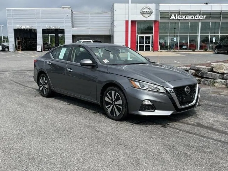 2022 Nissan Altima 2.5 SV photo 1