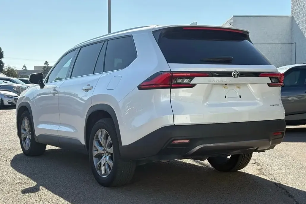 2024 Toyota Grand Highlander Limited photo 1