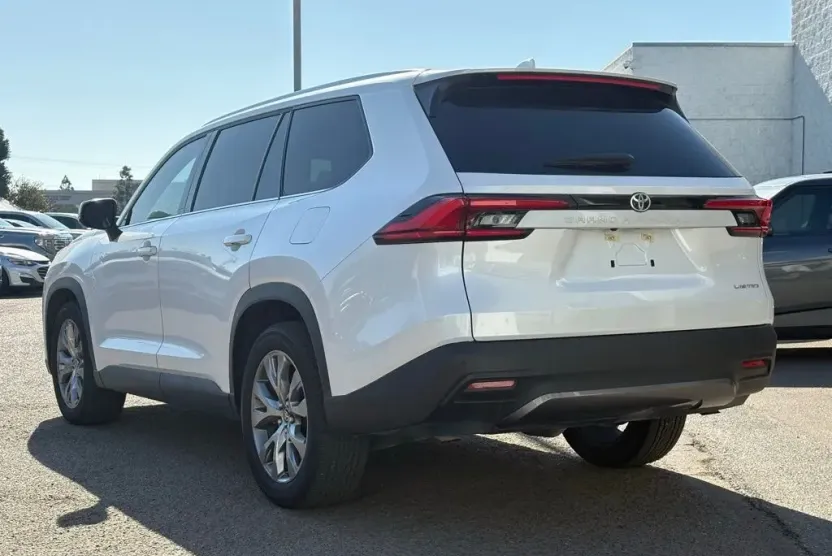 2024 Toyota Grand Highlander Limited photo 1