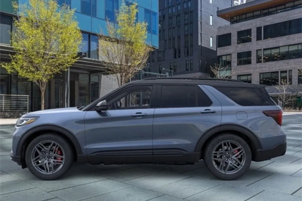2025 Ford Explorer ST photo 1