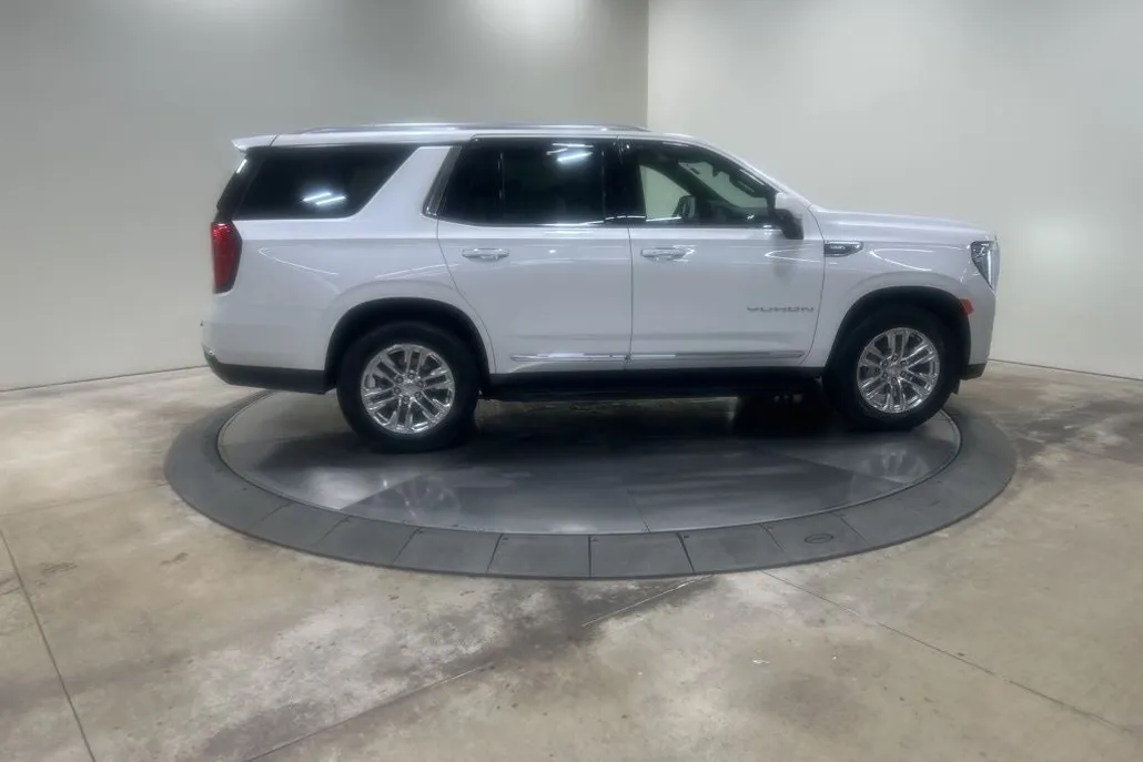 2023 Gmc Yukon SLT photo 1