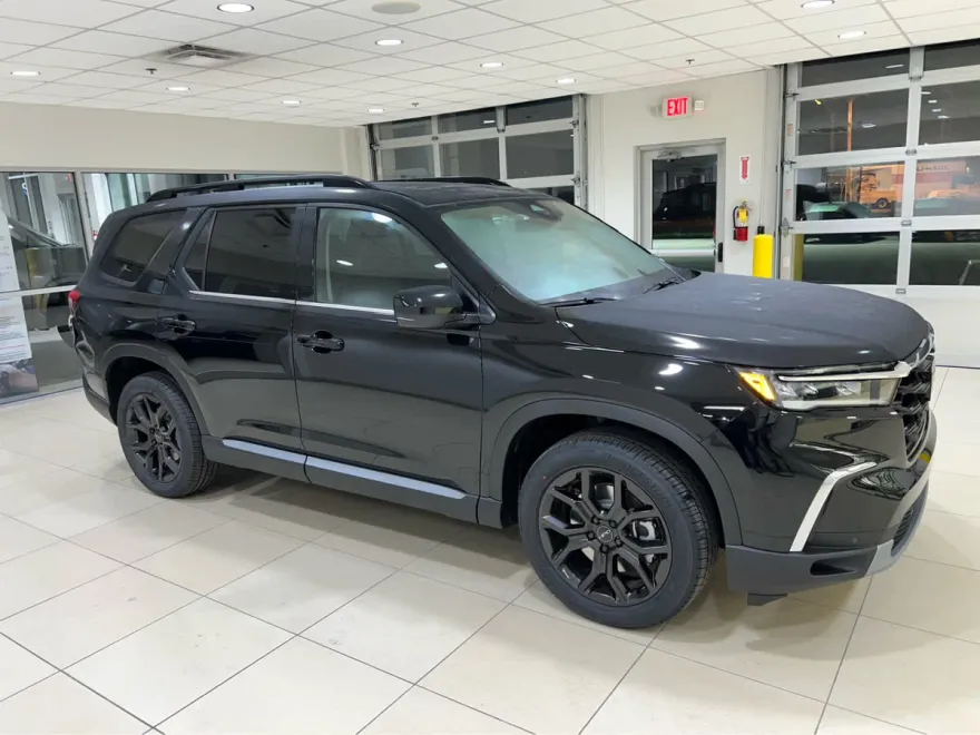 2025 Honda Pilot Touring photo 1