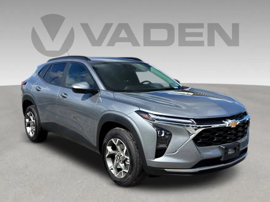 2025 Chevrolet Trax LT photo 1