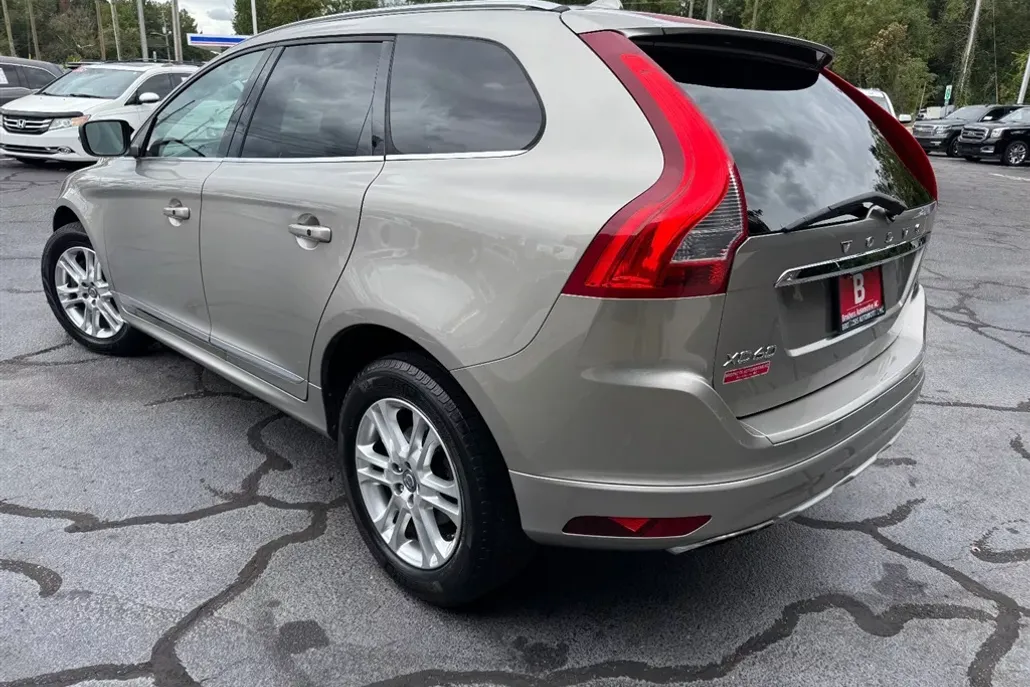 2015 Volvo XC60 T5 Drive-E Premier photo 1