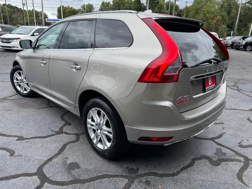 2015 Volvo XC60 T5 Drive-E Premier photo 1