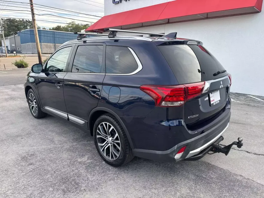 2018 Mitsubishi Outlander SEL photo 1