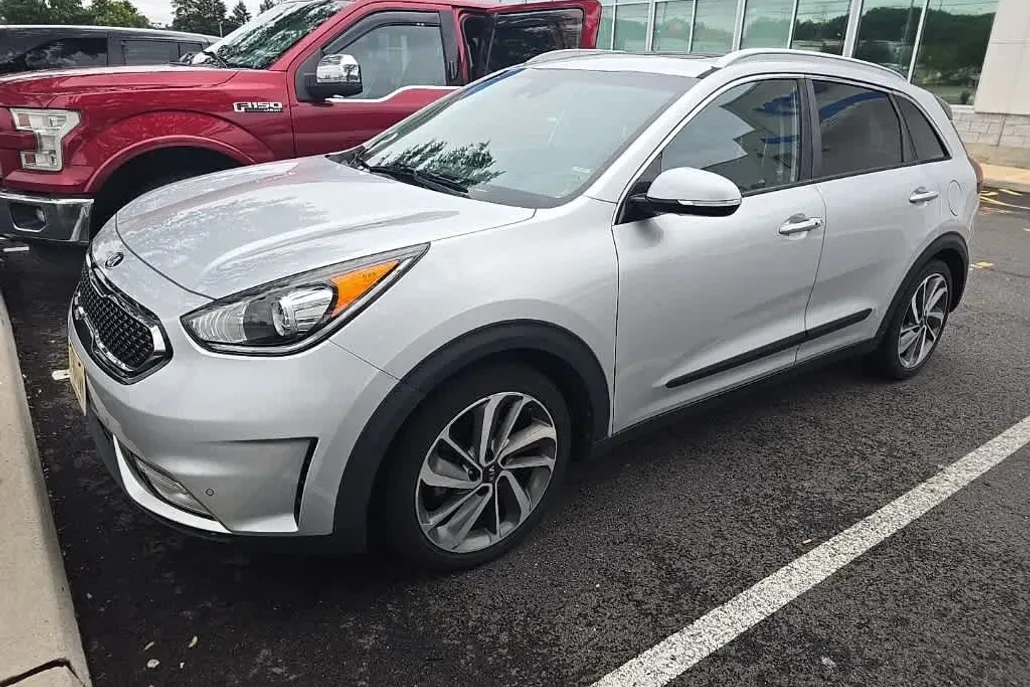 2018 Kia Niro Touring photo 1