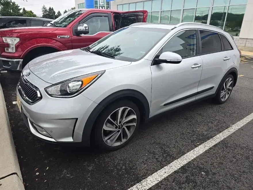 2018 Kia Niro Touring photo 1