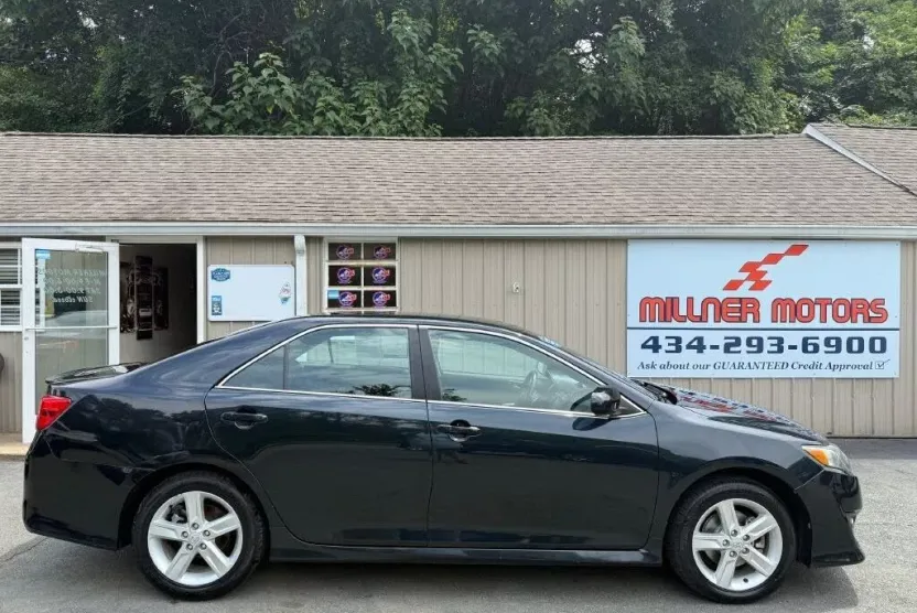 2014 Toyota Camry SE photo 1