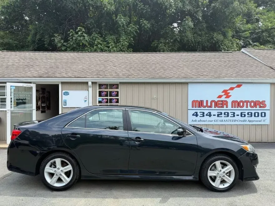 2014 Toyota Camry SE photo 1