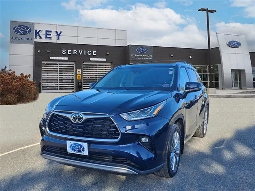 2022 Toyota Highlander Platinum photo 1