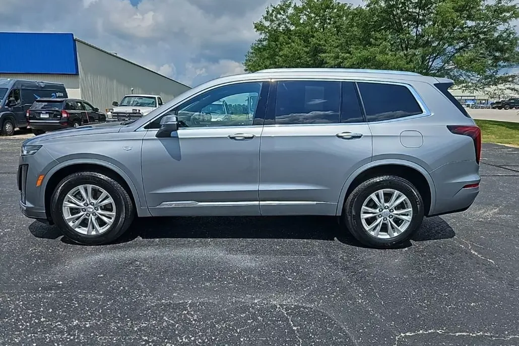 2023 Cadillac XT6 Luxury photo 1