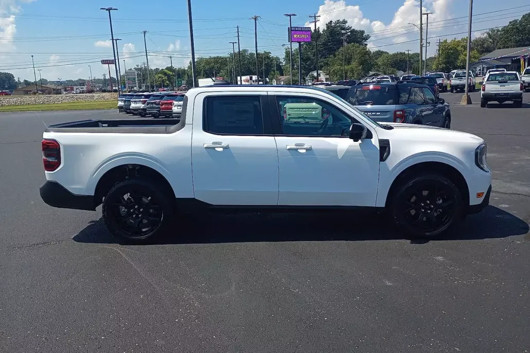 2025 Ford Maverick Lariat photo 1