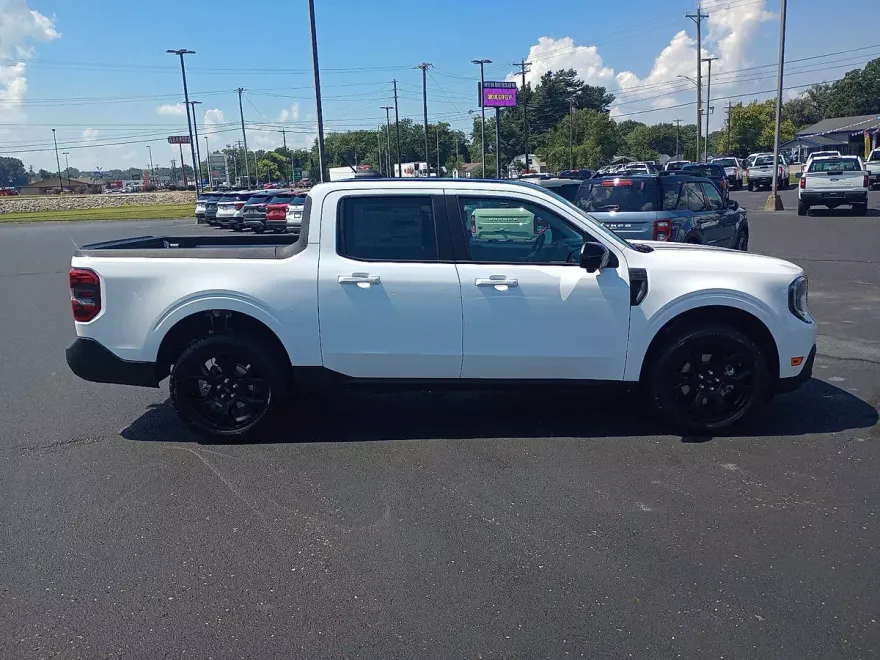 2025 Ford Maverick Lariat photo 1