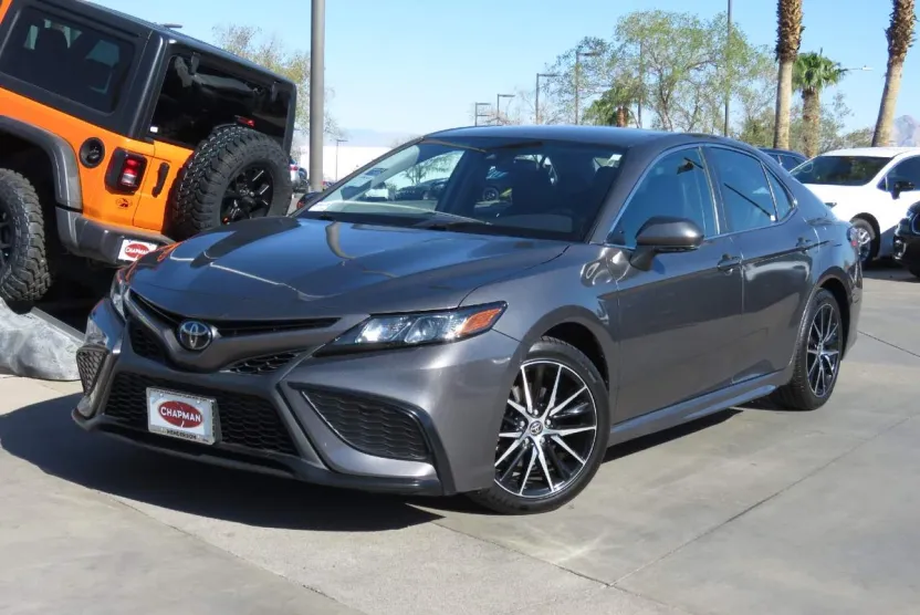 2023 Toyota Camry SE photo 1