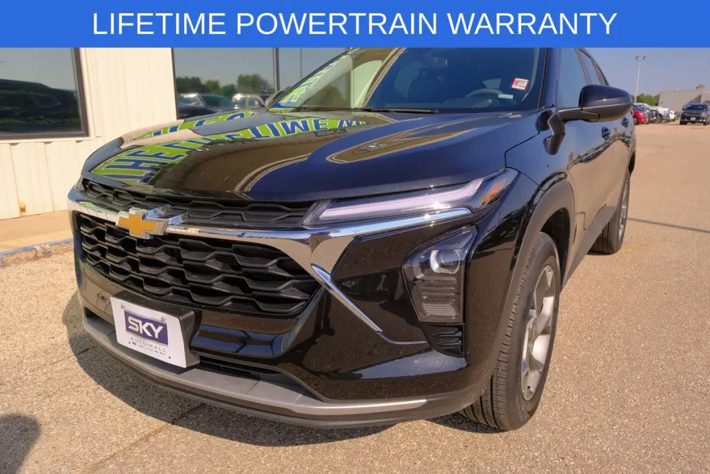 2025 Chevrolet Trax LT photo 1