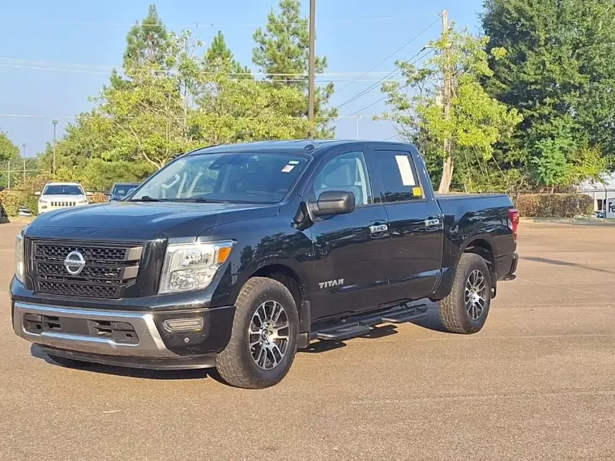 2021 Nissan Titan Crew Cab SV photo 1