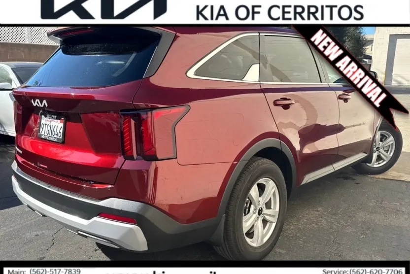 2025 Kia Sorento LX photo 1