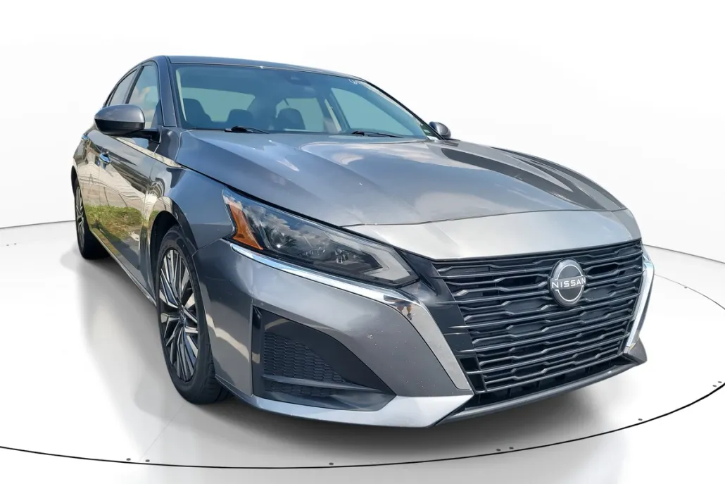 2023 Nissan Altima 2.5 SV photo 1