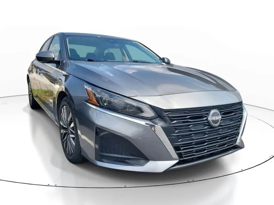 2023 Nissan Altima 2.5 SV photo 1