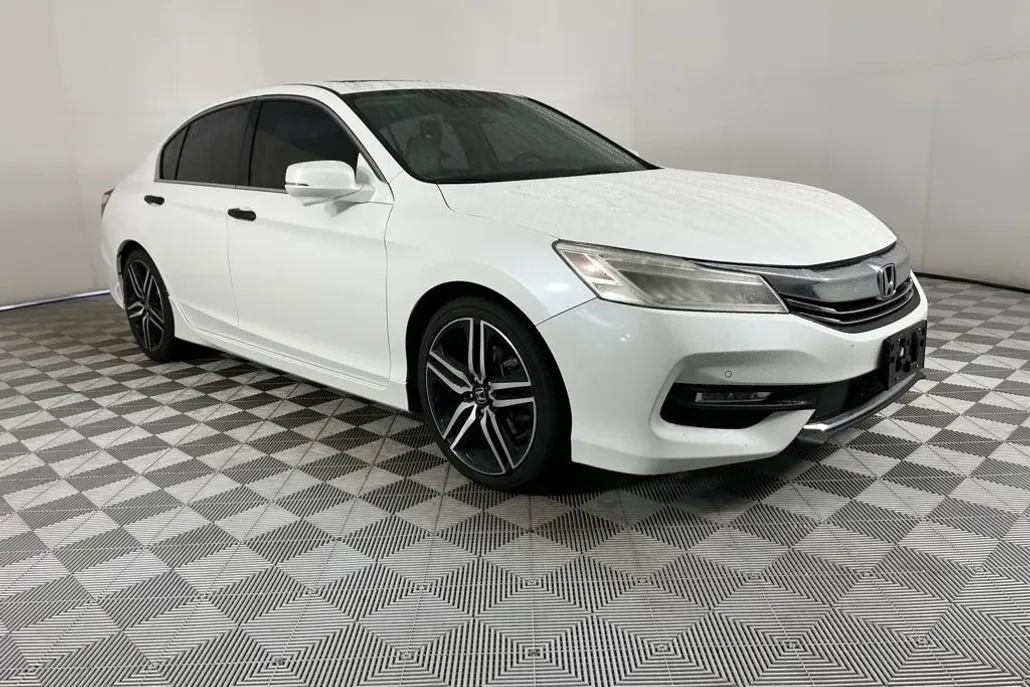 2017 Honda Accord Touring photo 1