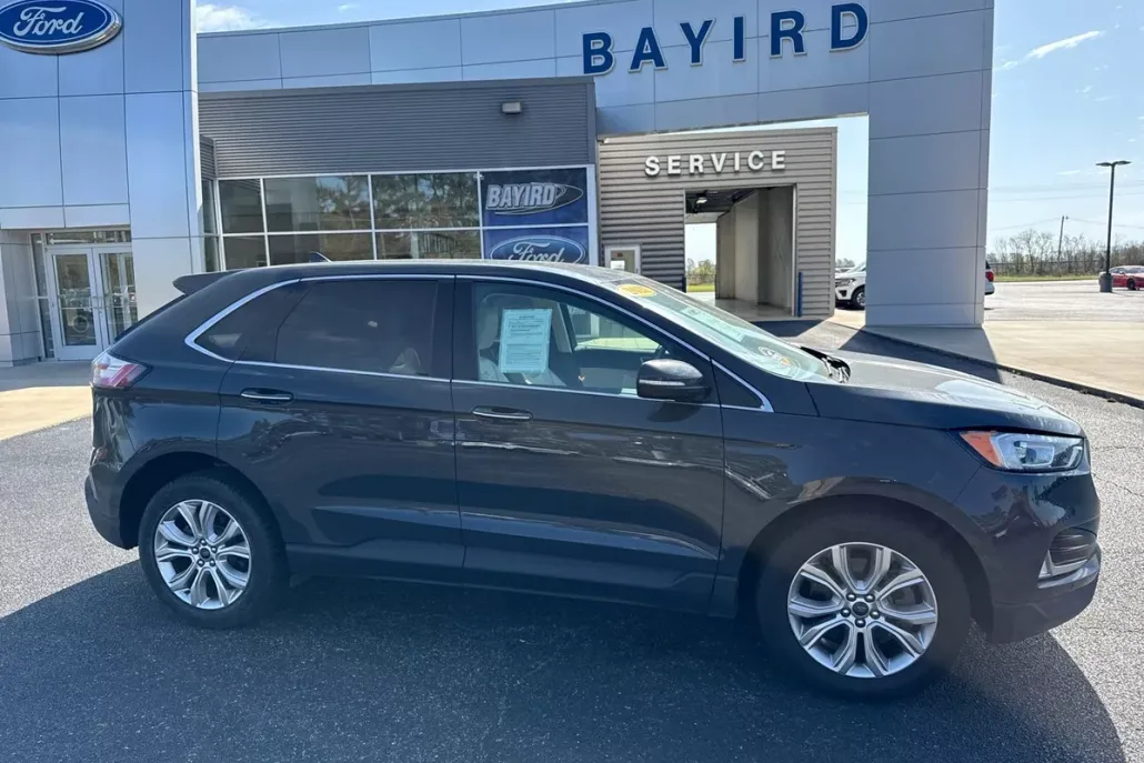 2021 Ford Edge Titanium photo 1