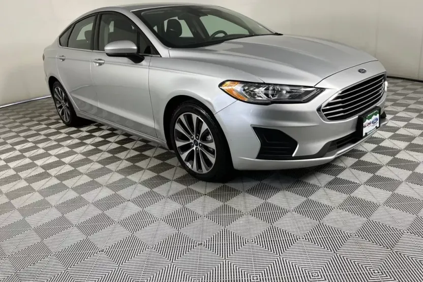 2019 Ford Fusion SE photo 1