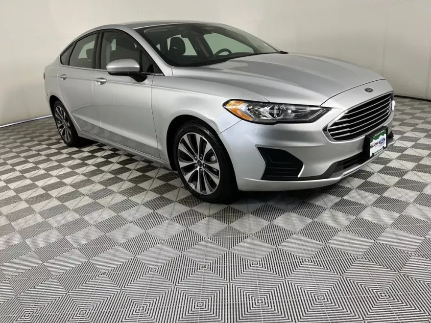 2019 Ford Fusion SE photo 1