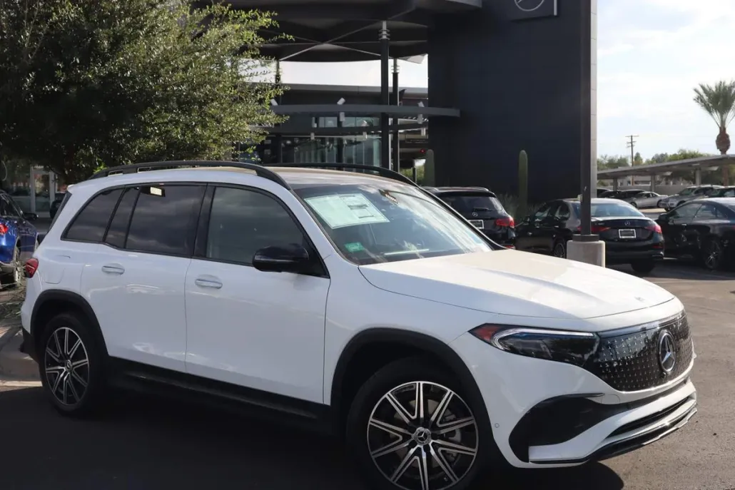 2024 Mercedes Benz EQB 350 4MATIC photo 1