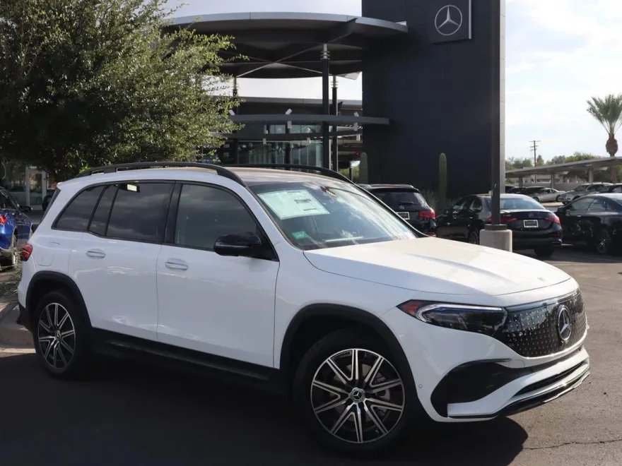 2024 Mercedes Benz EQB 350 4MATIC photo 1