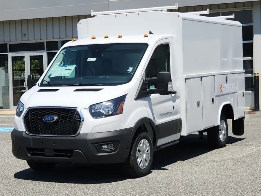 2025 Ford Transit Cutaway photo 1